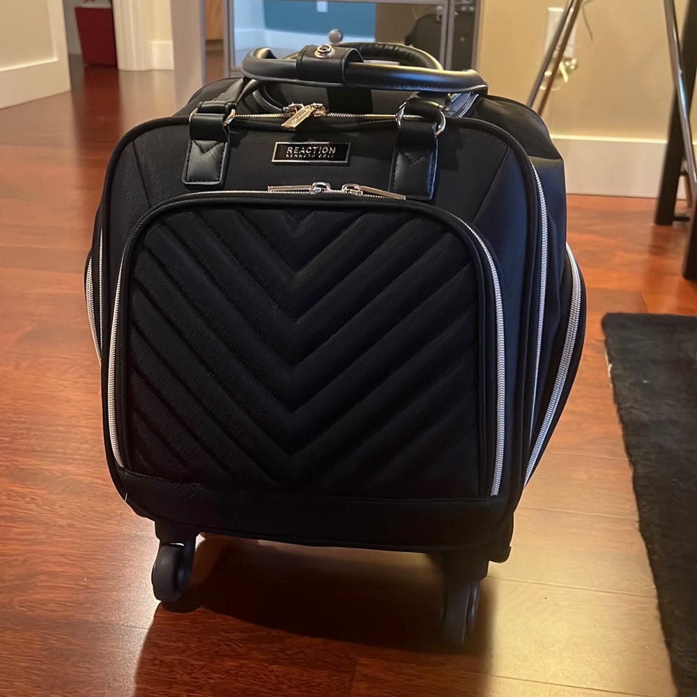 Kenneth Cole Reaction Black Travel Bag